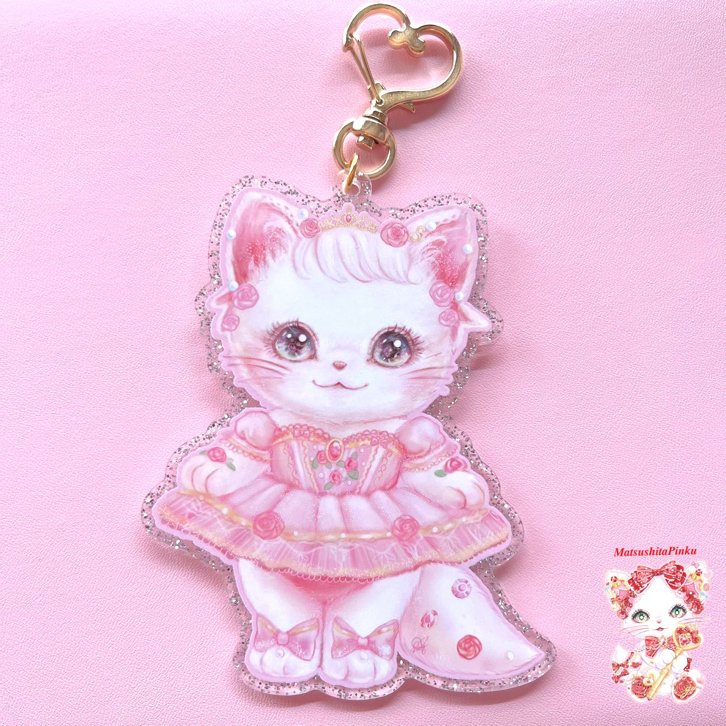 キラキラ夢とラメいっぱいお姫様のための特別なハートのお守りバレリーナ猫(アクリルキーホルダー)/イラストレーター松下ぴんく