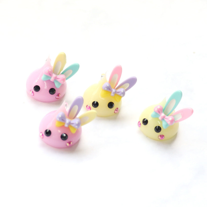 イースターをお祝いするカラフルバニーほっぺちゃん/ストラップ