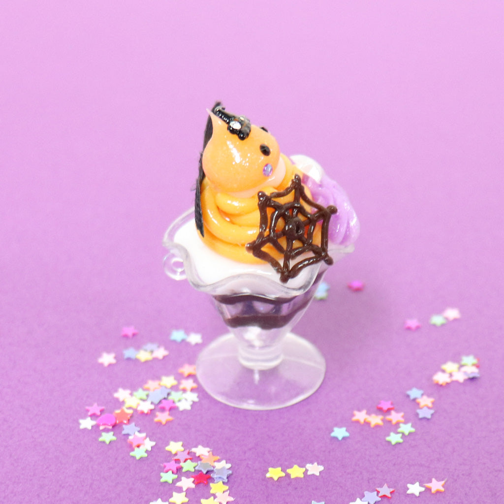 ~魔女が作ったお菓子~モンブランパフェほっぺちゃん ストラップ