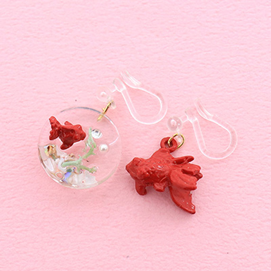 金魚揺れるアシンメトリー樹脂イヤリング