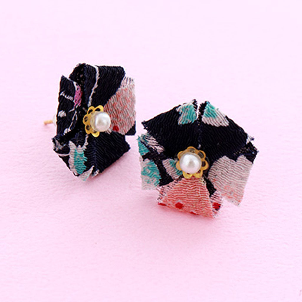 ネイビー/ちりめんお花風ピアス
