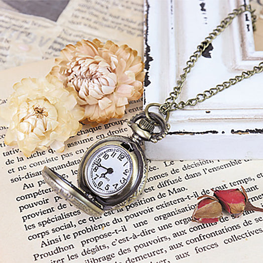 アンティークゴールド/ハート型窓の懐中時計ネックレス