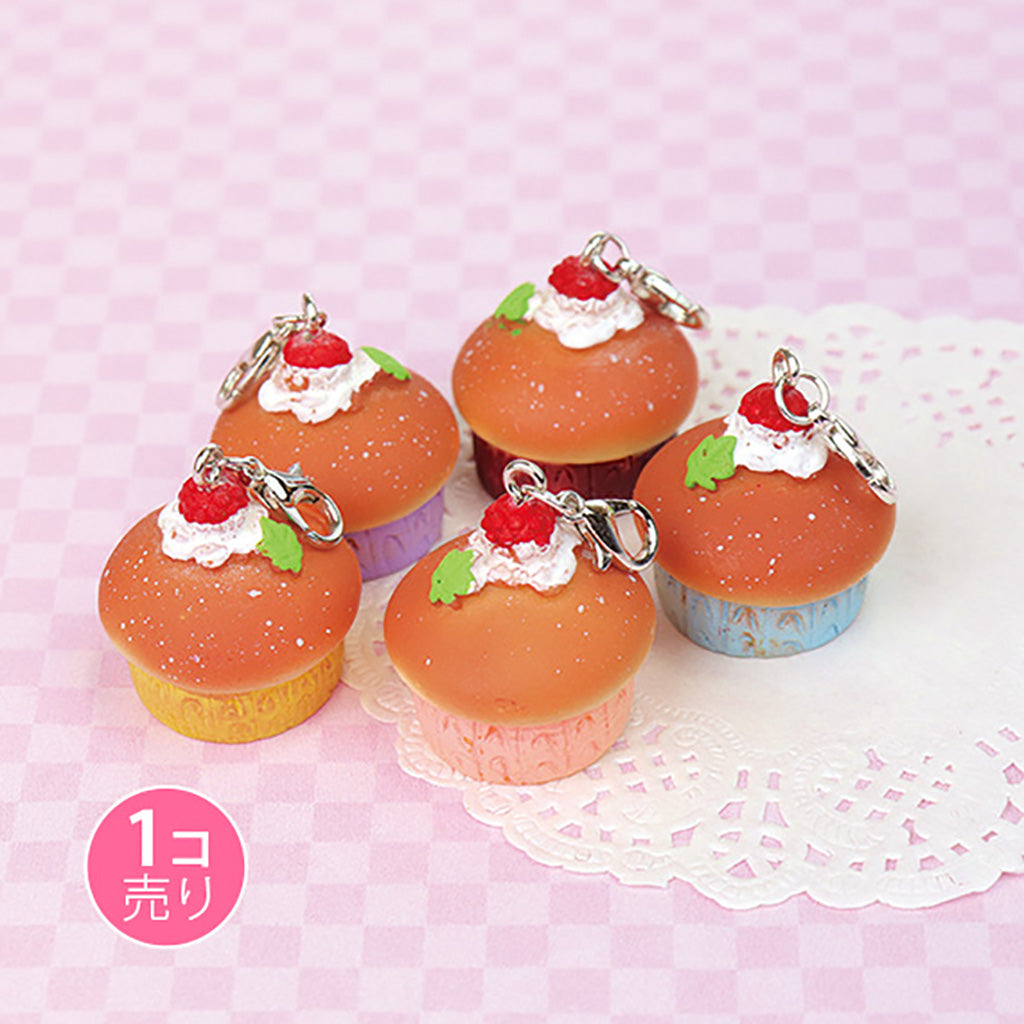 ベリーが乗ったカップケーキジッパーチャーム/1個売り