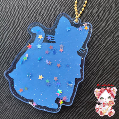 たくさんの星降る世界と光知る僕の特別な結びつき（アクリルキーホルダー）光を追いかけ、動く勇気を固める猫ver.／イラストレーター松下ピンク