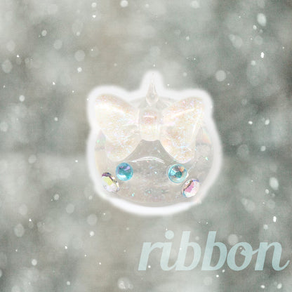 ダイヤモンドダストデカほっぺちゃん～氷で作ったリボン～／オブジェ