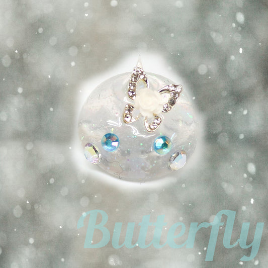 ダイヤモンドダストデカほっぺちゃん～雪の日に現れる蝶々～／オブジェ