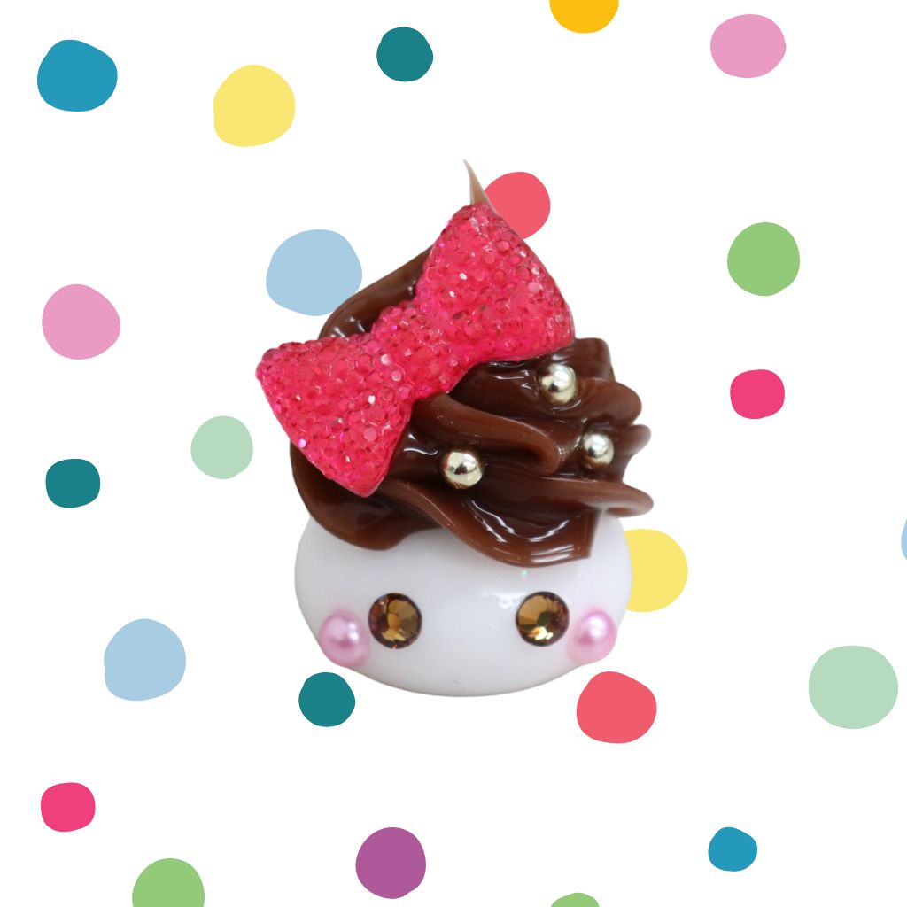 白＆茶／ホイップ盛り盛りチョコレートデカほっぺちゃん／ストラップ