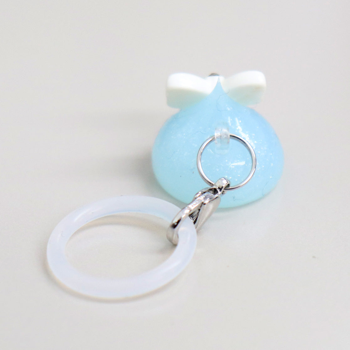 水色ラメ／3月生まれのアクアマリンほっぺちゃんめじるしチャーム／誕生日石カラー