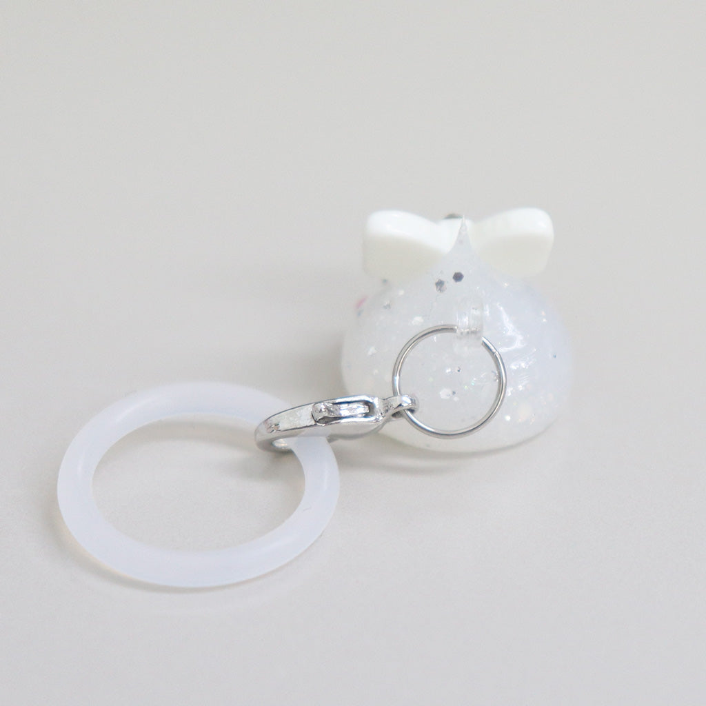 白ラメ／4月生まれのダイアモンドほっぺちゃんめじるしチャーム／誕生日石カラー