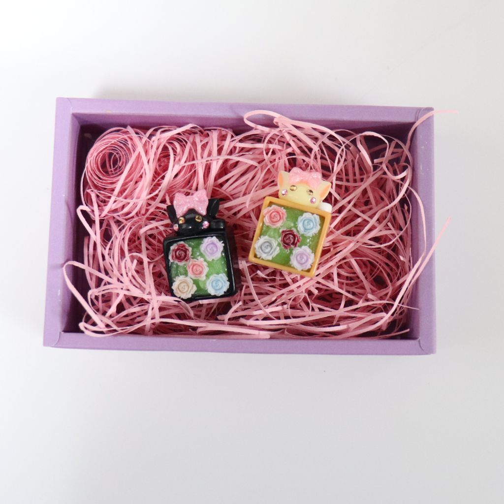 黒/ネコほっぺちゃんがお届け♡FlowerBox／ストラップ – SUNHOSEKI