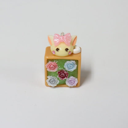 パステル黄/ネコほっぺちゃんがお届け♡FlowerBox／ストラップ