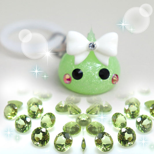 緑ラメ／8月生まれのペリドットほっぺちゃんめじるしチャーム／誕生石カラー