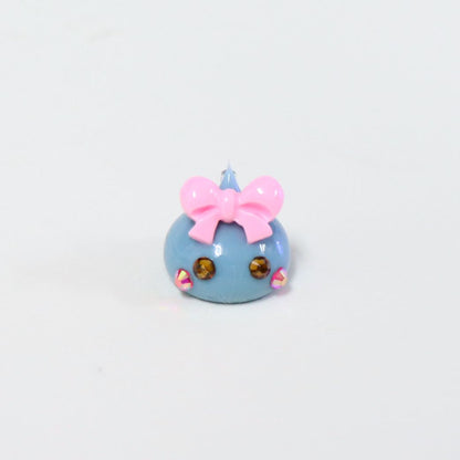 くすみブルーほっぺちゃんめじるしキーホルダー