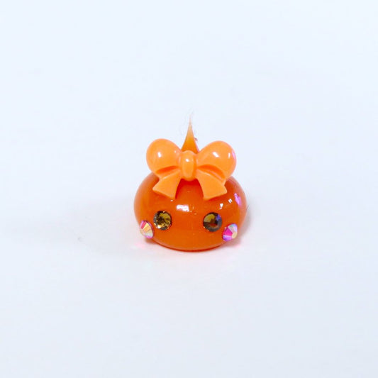 くすみオレンジほっぺちゃんめじるしキーホルダー