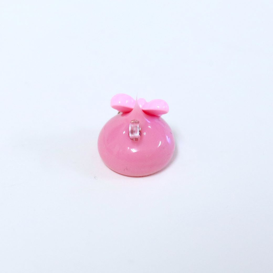 くすみレッドほっぺちゃんめじるしキーホルダー – SUNHOSEKI