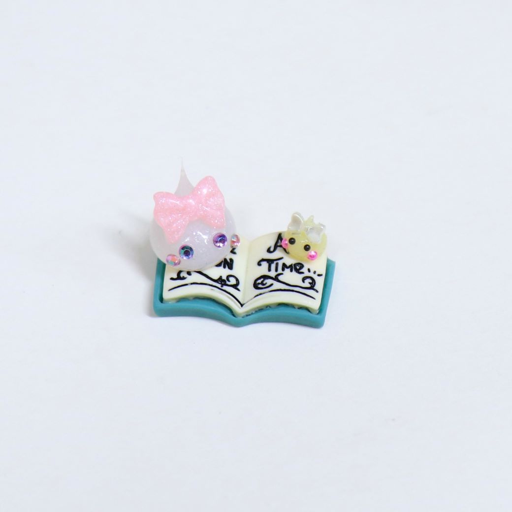 絵本から飛び出したミニほっぺちゃんと極ミニほっぺちゃんオブジェ