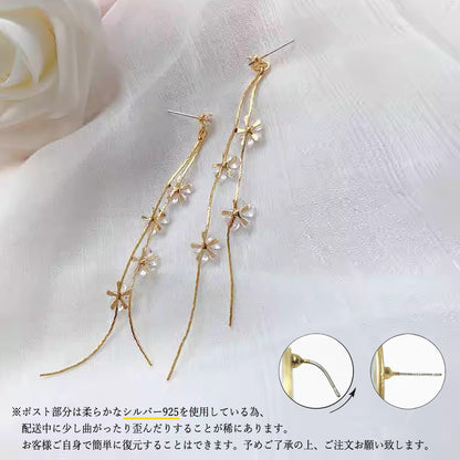 【送料無料】 揺れる チェーンピアス 花びらイヤリング