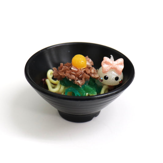 広島限定／汁なし坦々麺乗ミニほっぺちゃんオブジェ