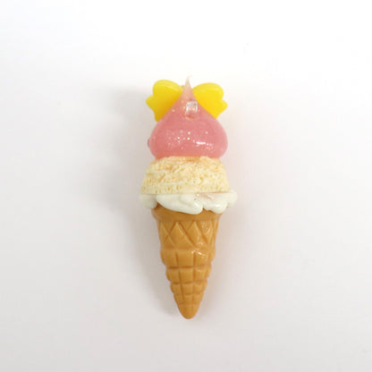 高知限定／アイスクリン風蓄光ほっぺちゃんストラップ